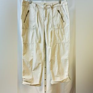 Caribbean Joe Cream Colored Roll Tab Capris 4 Front Pockets, 2‎ Rear size 8